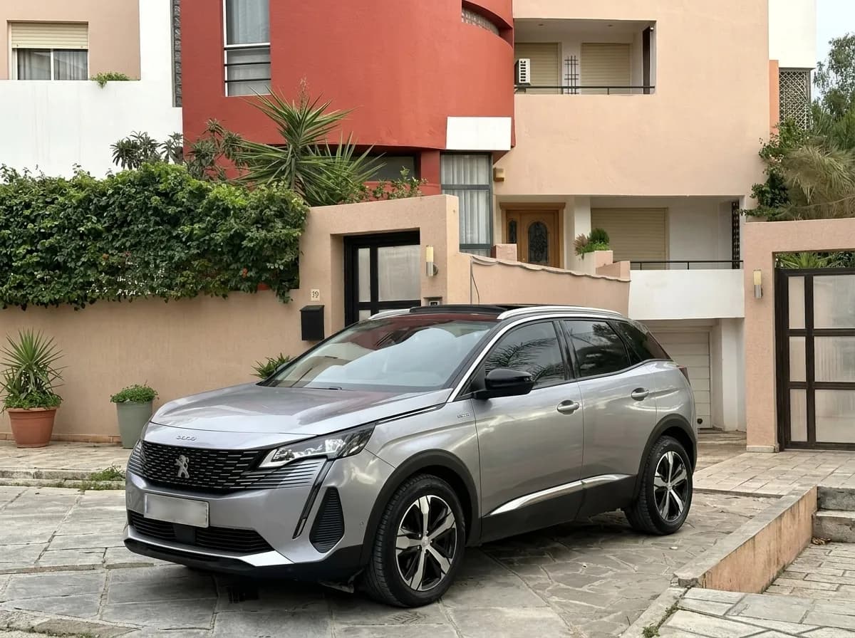 Peugeot 3008 2024 Gris Argent — 1.6T 180CH, 23 000 km